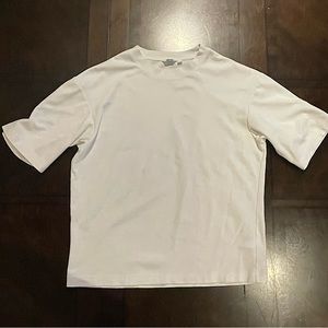 UNIQLO SMALL WHITE SHIRT